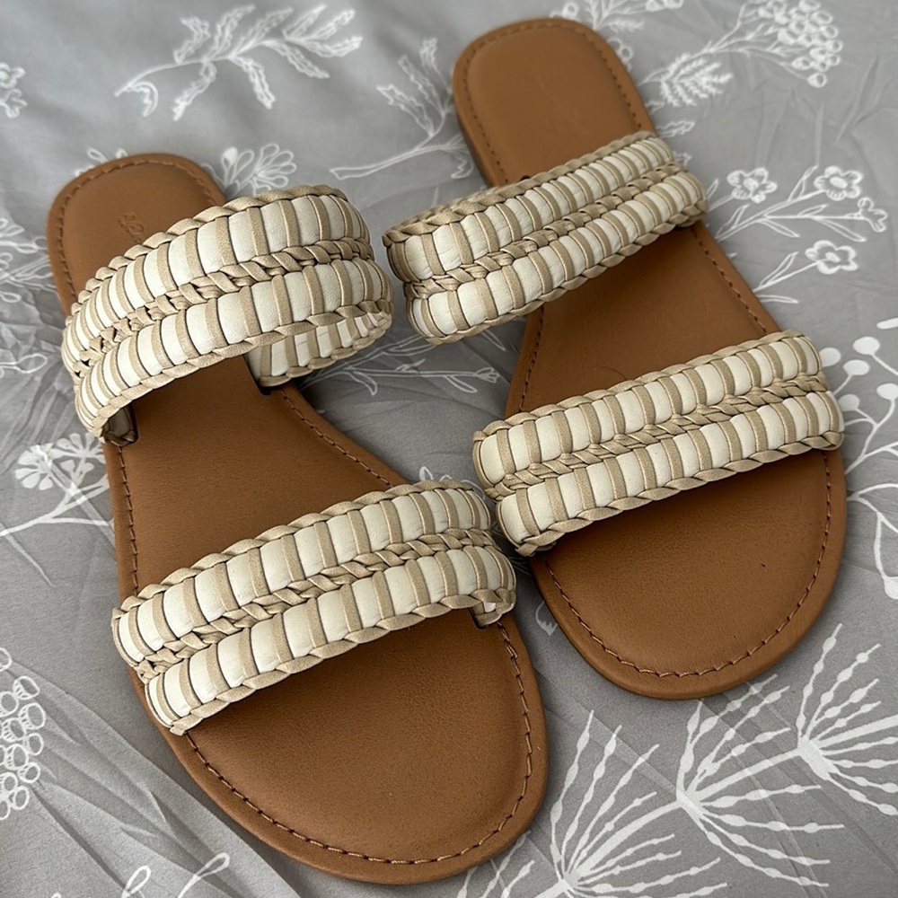 Women’s sandals size 9